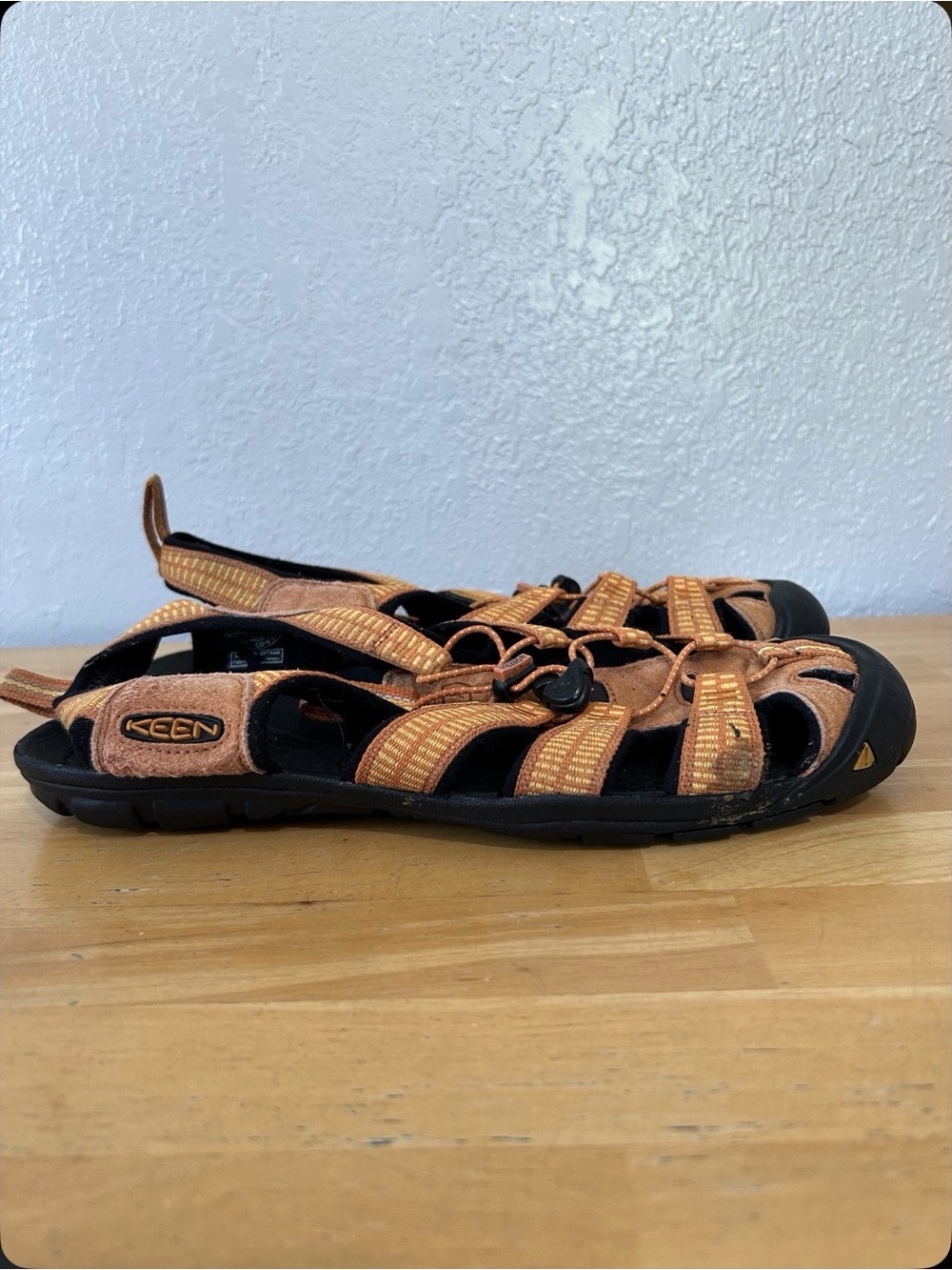 KEEN Newport H2 Men’s 9.5 Orange Sport Hiking Water Sandals Trail Shoes